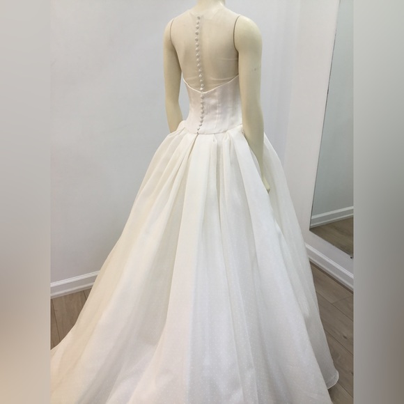 Peter Langner Couture Wedding Gown: Annabelle - Picture 5 of 13